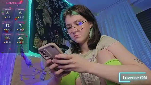 Snapshot of Miko_Meow chatting on 04/25/26, 11:24 Miko Meow online show from 04/25/26, 11:24
