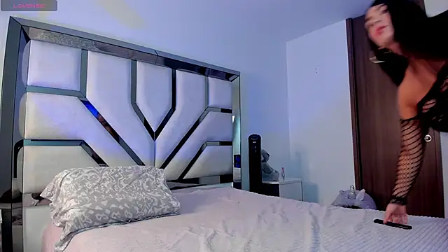 Snapshot of Michelle_Ferrerr chatting on 12/16/25, 11:15 Michelle Ferrerr online show from 12/16/25, 11:15