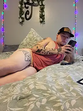 Snapshot of matty244 chatting on 10/18/25, 10:54 matty244 online show from 10/18/25, 10:54