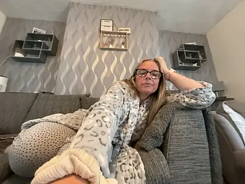 Snapshot of Anastasia-BlondeXX chatting on 04/14/26, 10:43 Anastasia-BlondeXX online show from 04/14/26, 10:43