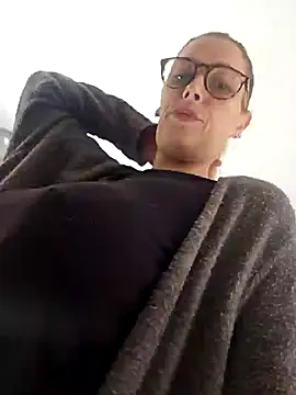 Snapshot of Mila_Luciphya chatting on 11/18/25, 12:09 Mila Luciphya online show from 11/18/25, 12:09