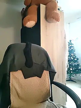 Snapshot of Mila_Luciphya chatting on 12/21/25, 10:55 Mila Luciphya online show from 12/21/25, 10:55