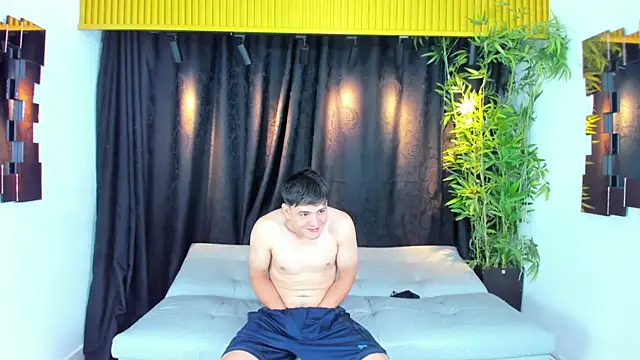 Snapshot of golden_girl_house chatting on 10/25/25, 08:25 golden girl house online show from 10/25/25, 08:25