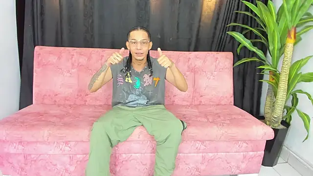 Snapshot of golden_girl_house chatting on 02/28/26, 06:53 golden girl house online show from 02/28/26, 06:53