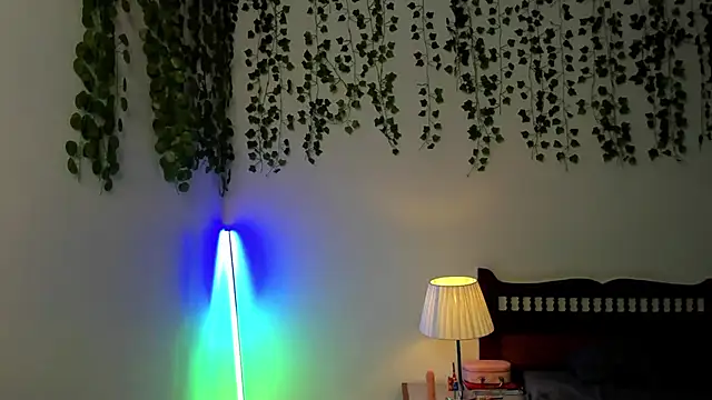 Ariana Spring online show from 10/17/25, 03:31