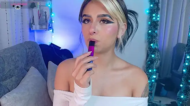 blue kitten online show from 12/18/25, 05:02