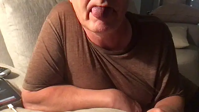 Snapshot of Daddy_Mike69 chatting on 04/19/26, 05:29 Daddy Mike69 online show from 04/19/26, 05:29