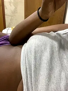 Snapshot of bybey18 chatting on 11/11/25, 11:16 bybey18 online show from 11/11/25, 11:16