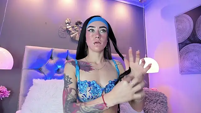 Snapshot of athziry_g chatting on 11/11/25, 04:56 athziry g online show from 11/11/25, 04:56