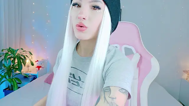 Snapshot of cuteezoe chatting on 03/14/26, 03:45 cuteezoe online show from 03/14/26, 03:45