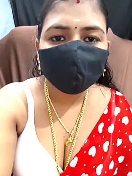 Snapshot of Tamil_Lotus chatting on 12/17/25, 05:08 Tamil Lotus online show from 12/17/25, 05:08