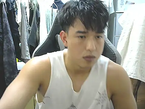 Snapshot of hunterXhan chatting on 10/28/25, 02:42 hunterXhan online show from 10/28/25, 02:42