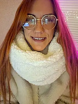 Snapshot of SlimBellaa chatting on 10/28/25, 09:17 SlimBellaa online show from 10/28/25, 09:17