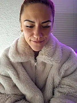 Snapshot of SlimBellaa chatting on 11/25/25, 03:34 SlimBellaa online show from 11/25/25, 03:34