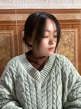 Snapshot of Julia-Elsa chatting on 11/04/25, 04:00 Julia-Elsa online show from 11/04/25, 04:00