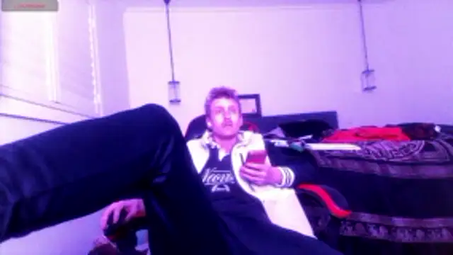 Snapshot of OFFICAL_DICKEDDOWNUNDER chatting on 06/09/26, 04:40 OFFICAL DICKEDDOWNUNDER online show from 06/09/26, 04:40
