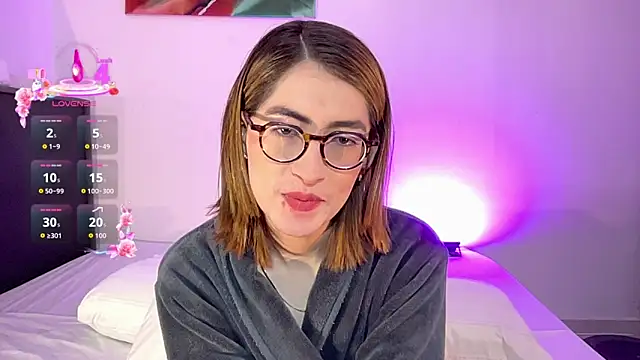 Snapshot of rousseblossom chatting on 09/18/25, 10:23 rousseblossom online show from 09/18/25, 10:23