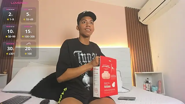 Brunette  boy online show from 09/10/25, 03:17