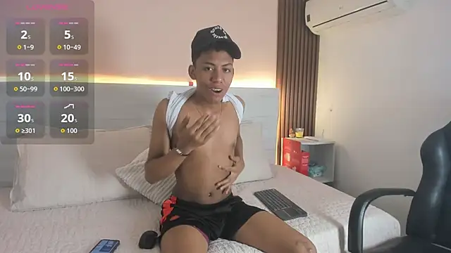 Brunette  boy online show from 09/13/25, 03:39