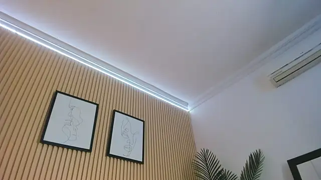 Brunette  boy online show from 10/23/25, 03:50