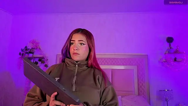 AlanaOdison online show from 10/20/25, 05:19