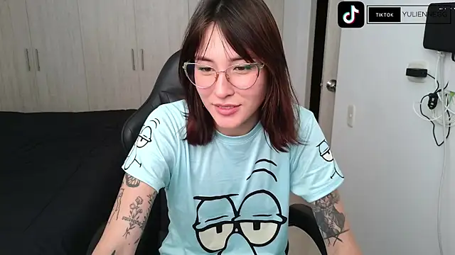 Snapshot of Yulienneg chatting on 11/06/25, 07:48 Yulienneg online show from 11/06/25, 07:48