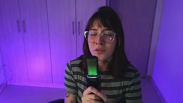 Snapshot of Yulienneg chatting on 01/10/26, 04:58 Yulienneg online show from 01/10/26, 04:58