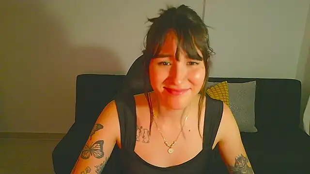 Snapshot of Yulienneg chatting on 03/07/26, 01:24 Yulienneg online show from 03/07/26, 01:24