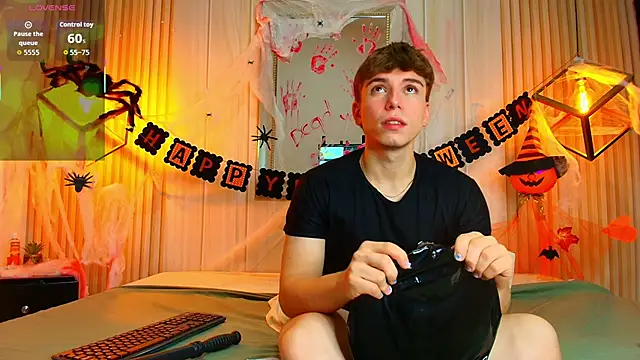 TaylerWhite online show from 10/25/25, 12:45