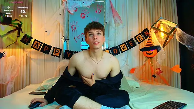 TaylerWhite online show from 10/26/25, 01:06