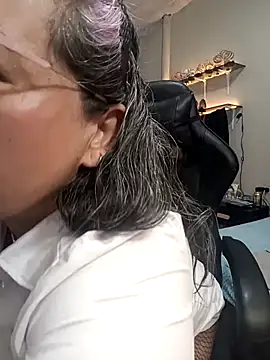 Snapshot of SolVegaNaciente chatting on 02/19/26, 02:40 SolVegaNaciente online show from 02/19/26, 02:40