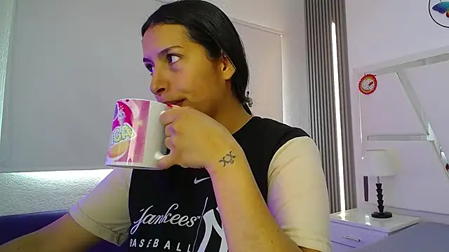 Mia garcia28 online show from 12/16/25, 03:39