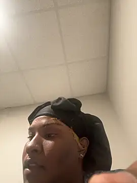 Snapshot of honestlychina chatting on 09/28/25, 09:09 honestlychina online show from 09/28/25, 09:09