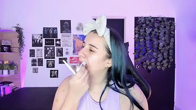 Snapshot of Lana_Herondale chatting on 12/18/25, 09:15 Lana Herondale online show from 12/18/25, 09:15