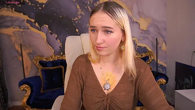 LilElfie online show from 10/29/25, 08:21