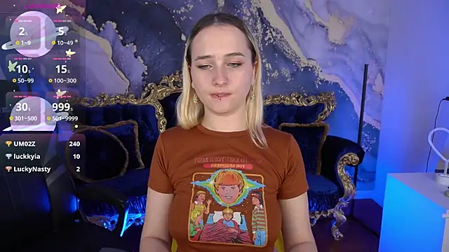 LilElfie online show from 11/23/25, 07:57