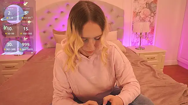 Snapshot of LilElfie chatting on 12/16/25, 10:48 LilElfie online show from 12/16/25, 10:48