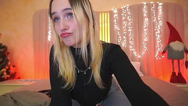 Snapshot of LilElfie chatting on 01/07/26, 02:08 LilElfie online show from 01/07/26, 02:08