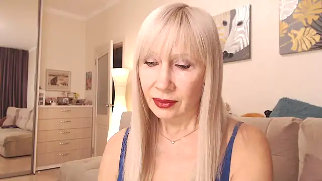 Snapshot of AlisaDeluxe chatting on 02/15/26, 02:30 AlisaDeluxe online show from 02/15/26, 02:30