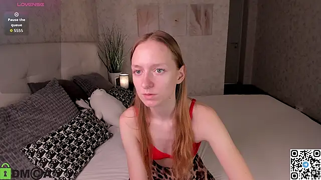 Mia E1fie online show from 10/30/25, 07:10