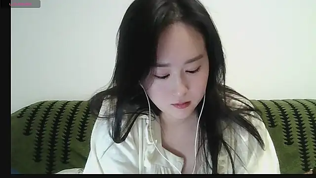 Snapshot of Belinda66 chatting on 11/30/25, 01:48 Belinda66 online show from 11/30/25, 01:48