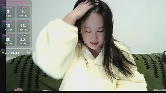 Snapshot of Belinda66 chatting on 12/17/25, 02:23 Belinda66 online show from 12/17/25, 02:23