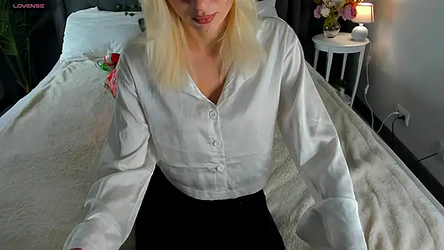 cute luucy online show from 12/17/25, 06:03