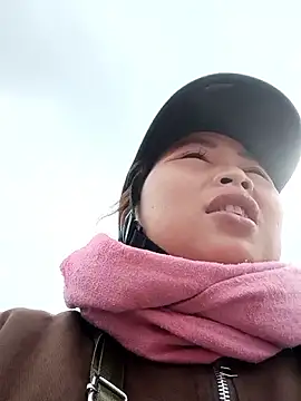 PhamPhung online show from 11/19/25, 04:12