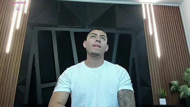 Snapshot of marco_garciia_ chatting on 09/24/25, 11:19 marco garciia online show from 09/24/25, 11:19