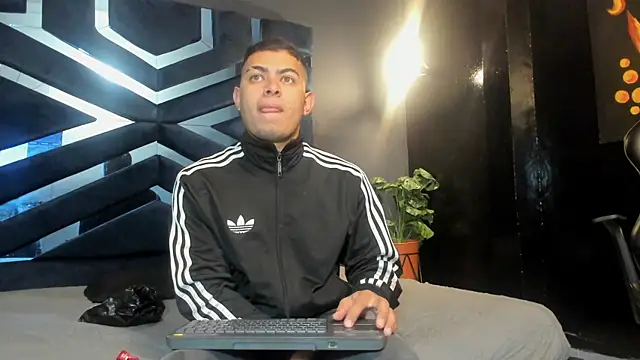 marco garciia  online show from 11/30/25, 03:05