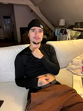 Snapshot of los_freaky chatting on 11/17/25, 04:35 los freaky online show from 11/17/25, 04:35