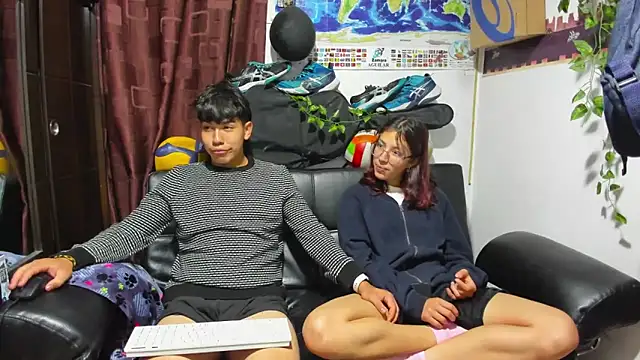 Snapshot of Donuts_DD chatting on 09/30/25, 07:02 Donuts DD online show from 09/30/25, 07:02