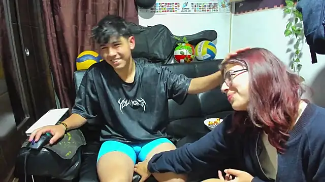 Snapshot of Donuts_DD chatting on 10/05/25, 05:28 Donuts DD online show from 10/05/25, 05:28