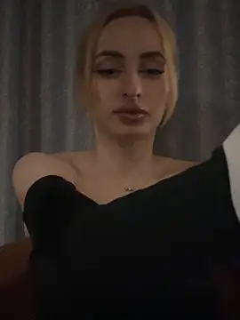 Snapshot of AuraPure chatting on 03/14/26, 10:04 AuraPure online show from 03/14/26, 10:04